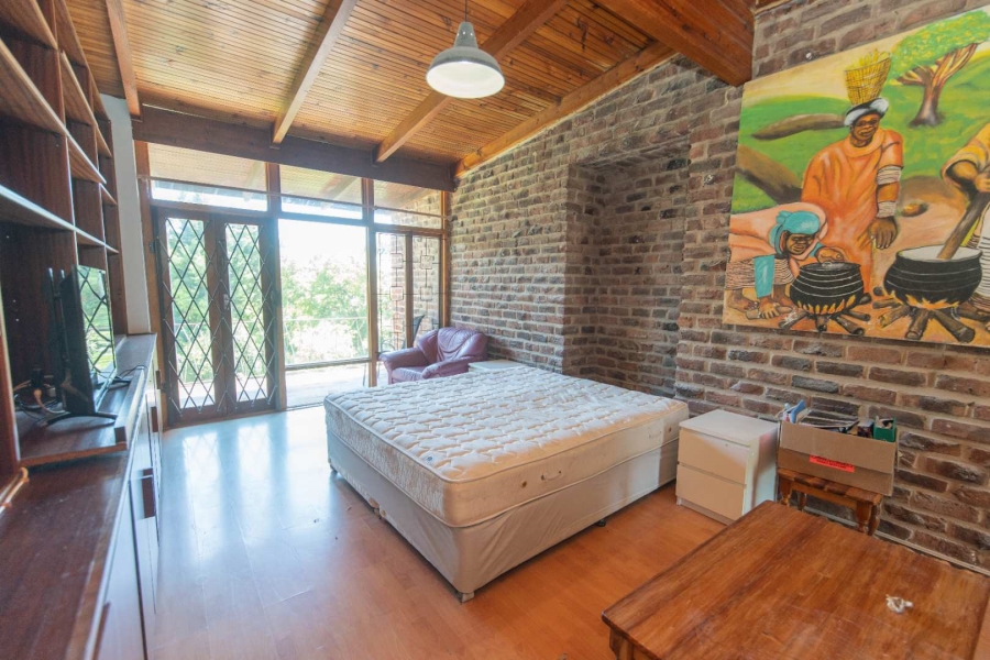 8 Bedroom Property for Sale in Summerstrand Eastern Cape